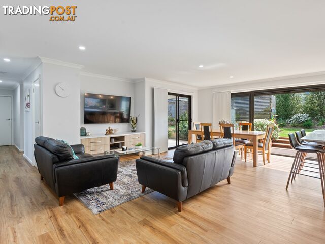 8 Kurrajong Crescent KALARU NSW 2550