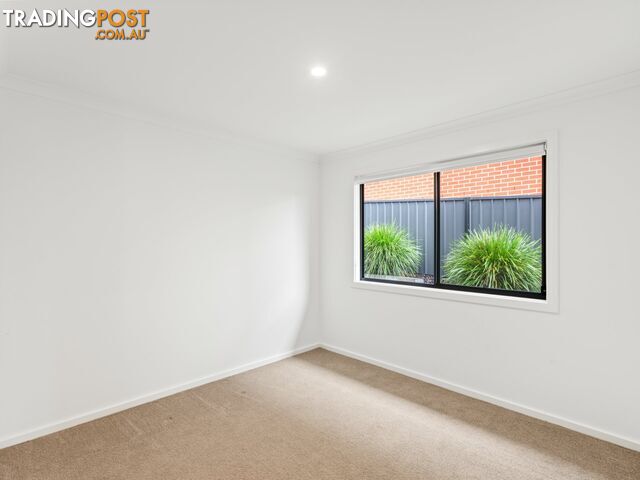 1/2 Kurrajong Crescent KALARU NSW 2550