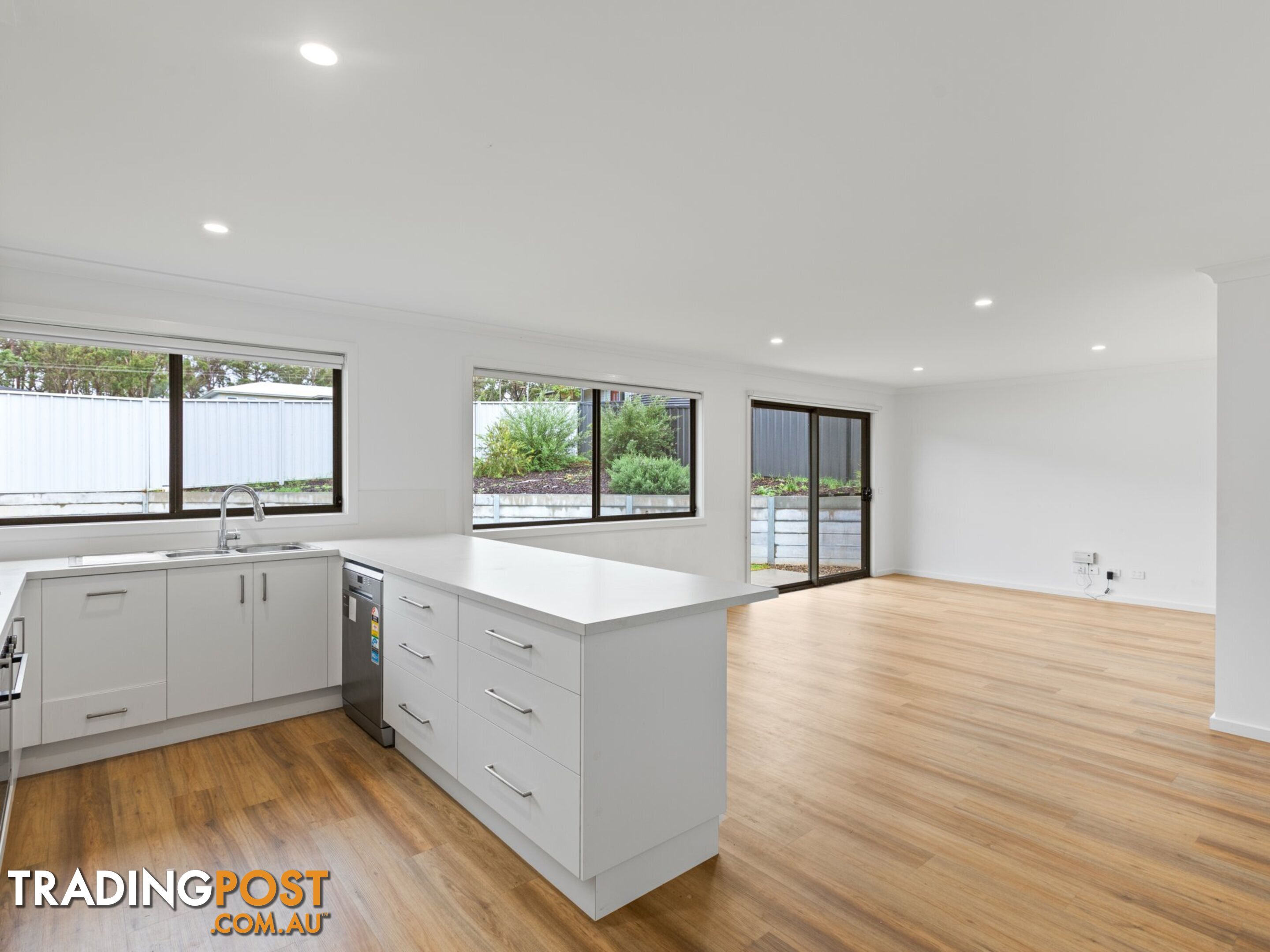 1/2 Kurrajong Crescent KALARU NSW 2550