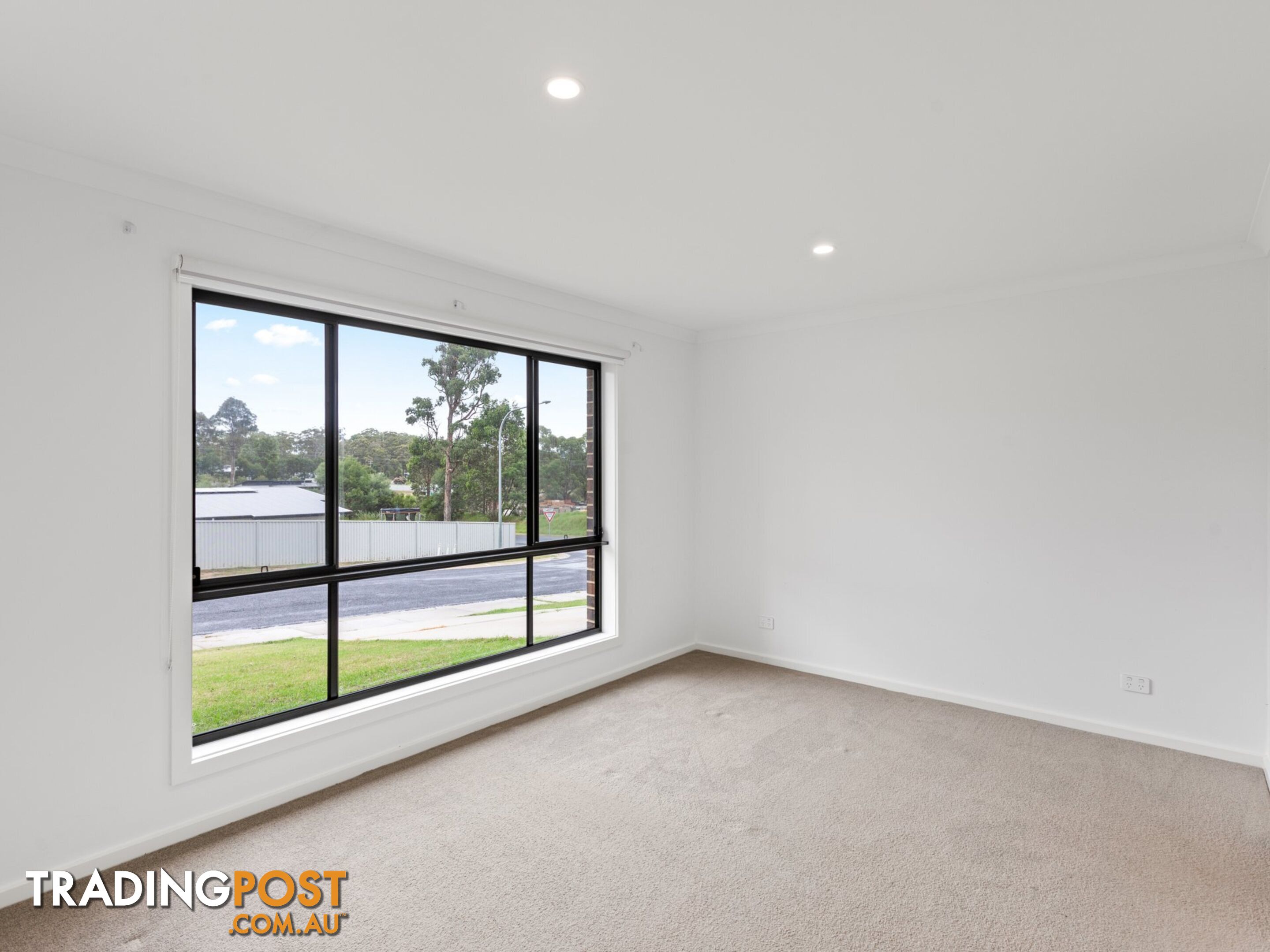 1/2 Kurrajong Crescent KALARU NSW 2550