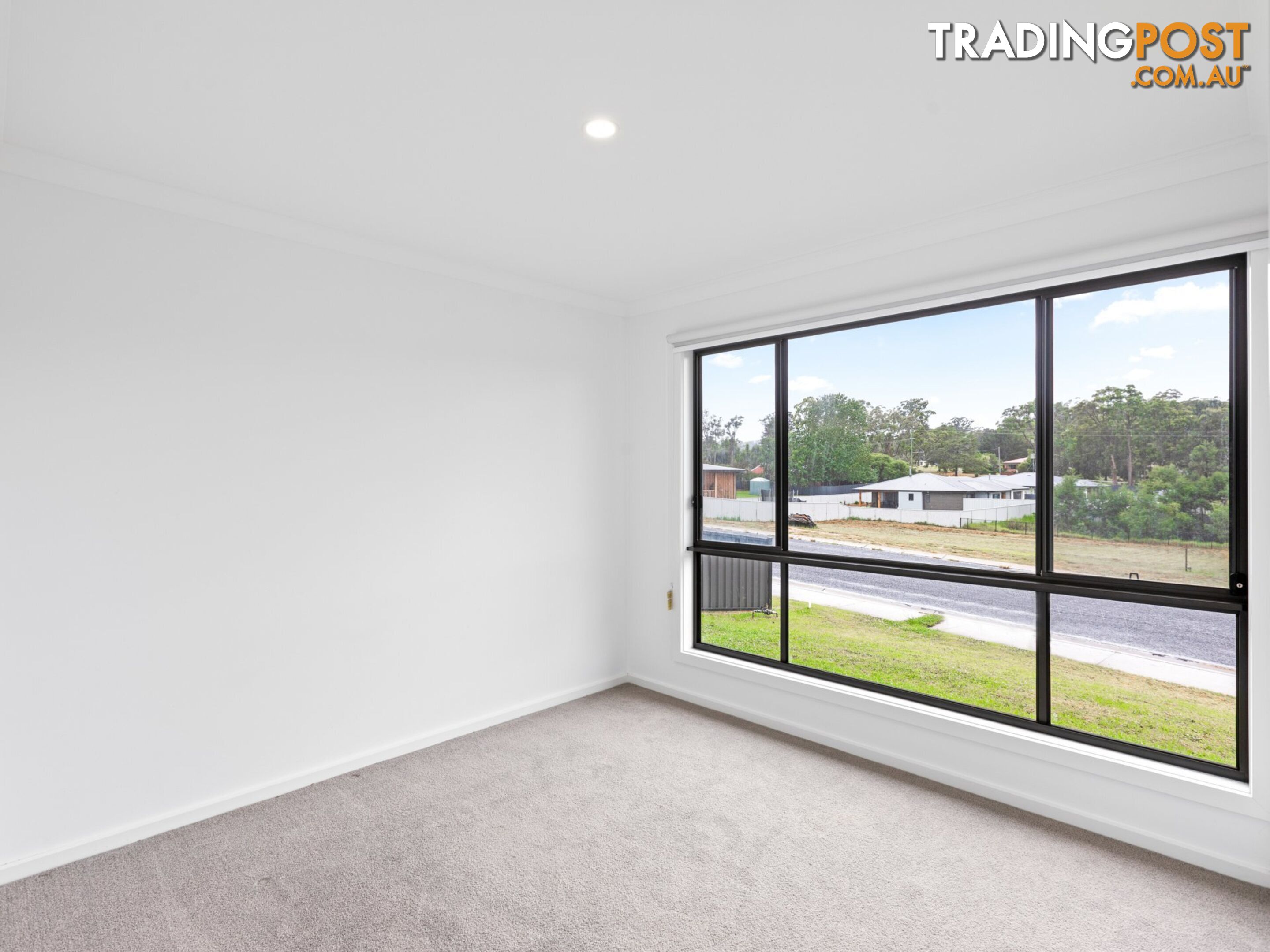 1/2 Kurrajong Crescent KALARU NSW 2550