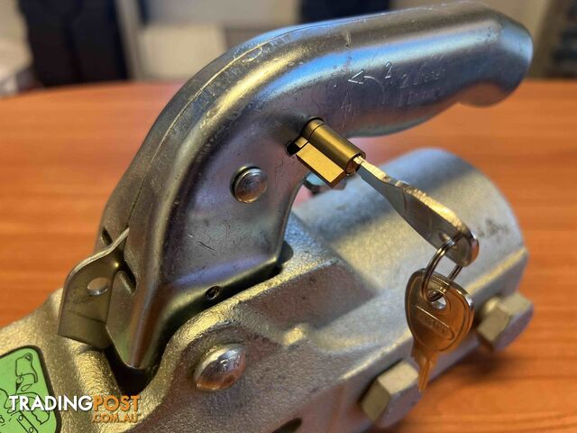 KNOTT 6X0002.011 COUPLING HANDLE LOCK WITH KEY - photo 4 of 4