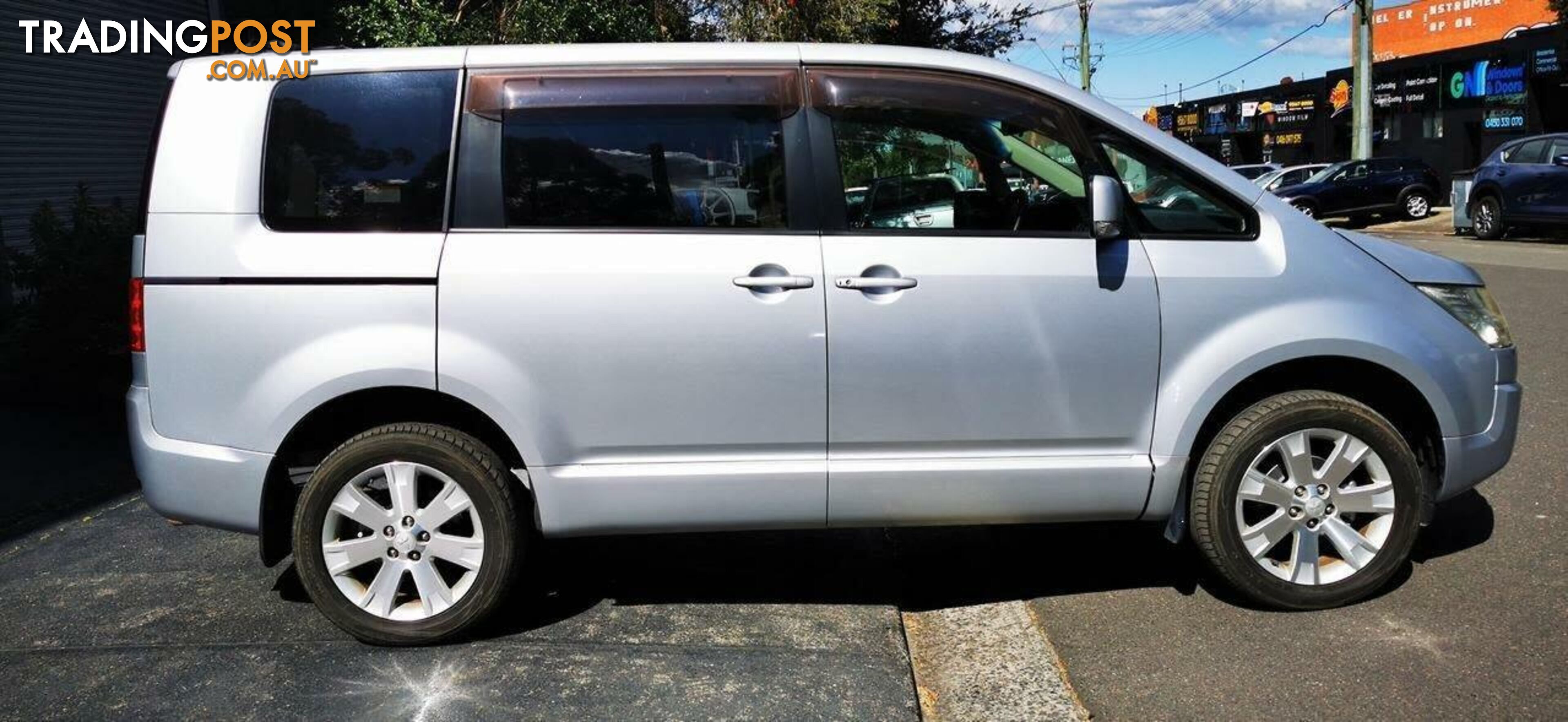 2011 MITSUBISHI DELICA D:5  -