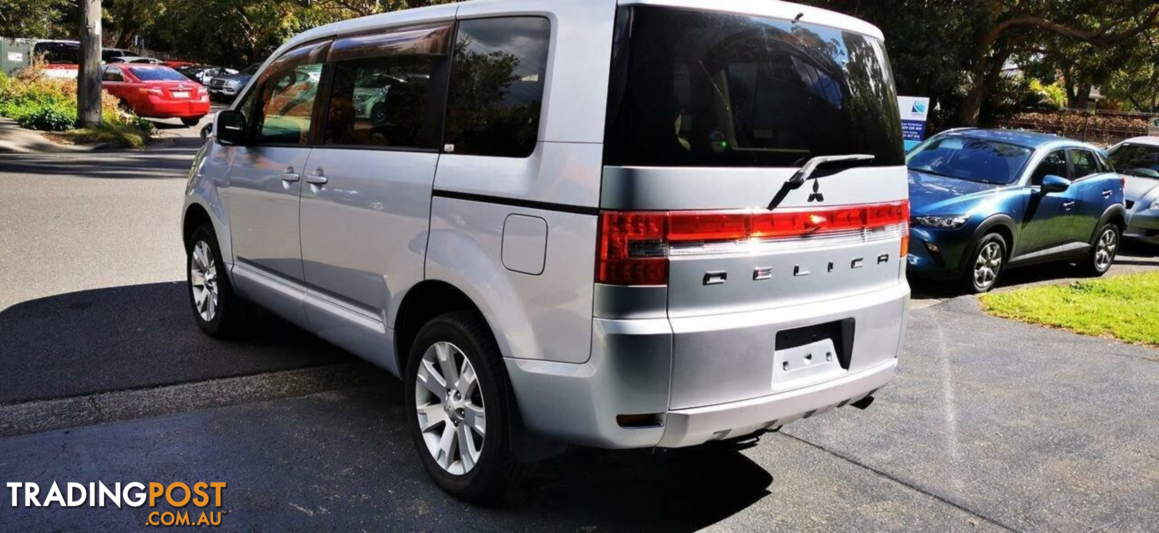 2011 MITSUBISHI DELICA D:5  -