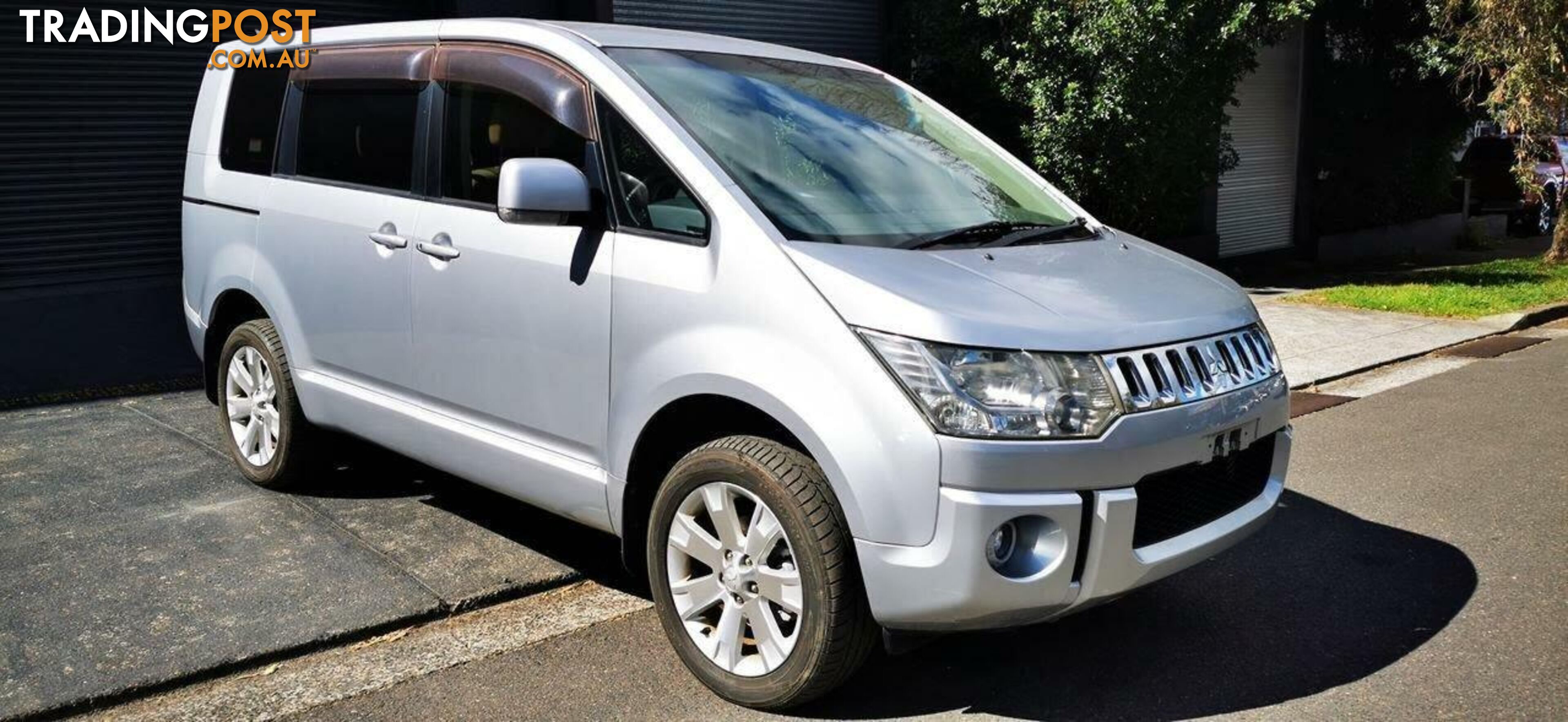 2011 MITSUBISHI DELICA D:5  -