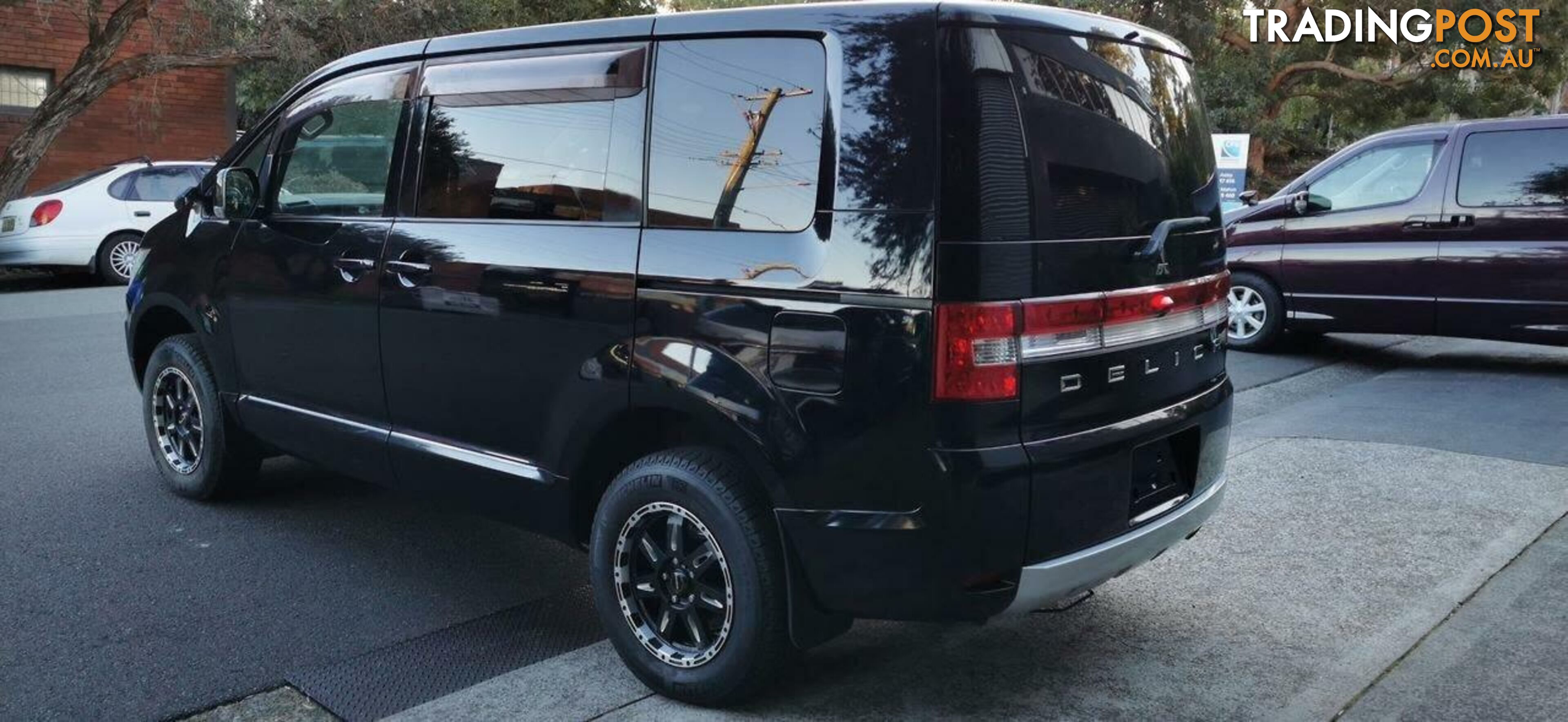 2011 MITSUBISHI DELICA D:5  -