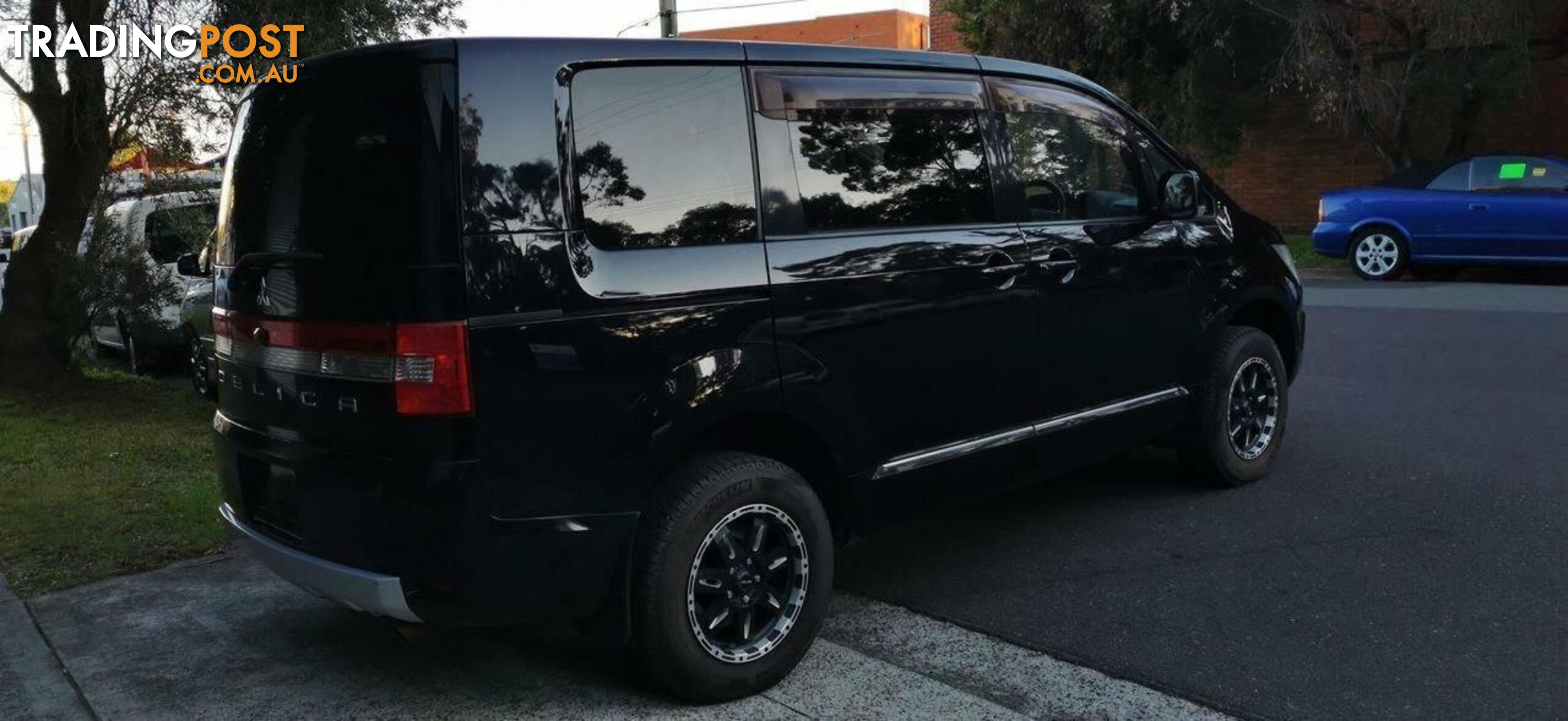 2011 MITSUBISHI DELICA D:5  -