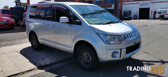 2010 MITSUBISHI DELICA D:5  -