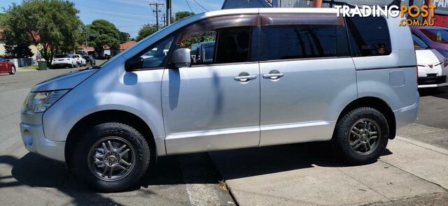 2010 MITSUBISHI DELICA D:5  -