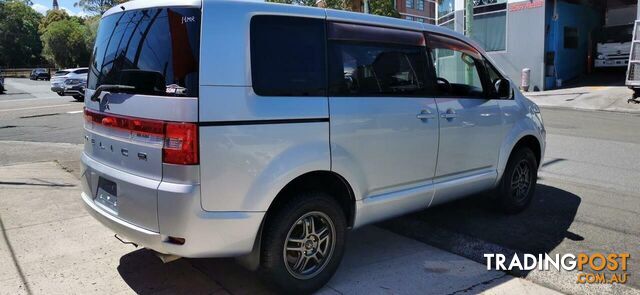 2010 MITSUBISHI DELICA D:5  -