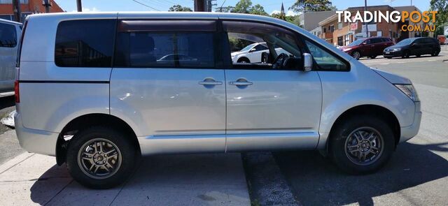 2010 MITSUBISHI DELICA D:5  -