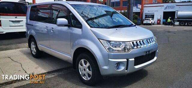 2010 MITSUBISHI DELICA D:5  -