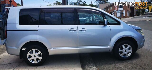 2010 MITSUBISHI DELICA D:5  -