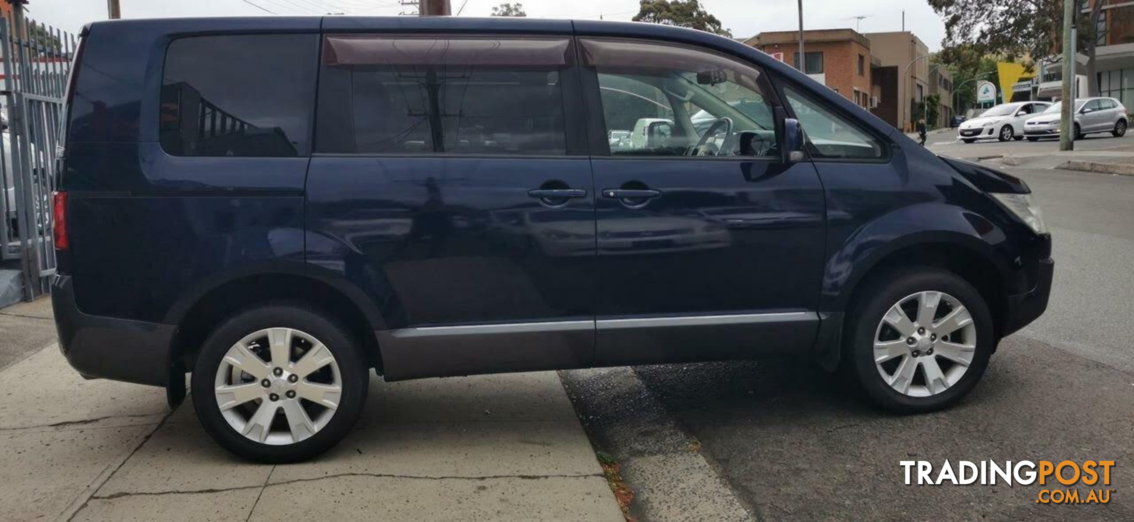 2011 MITSUBISHI DELICA D:5  -