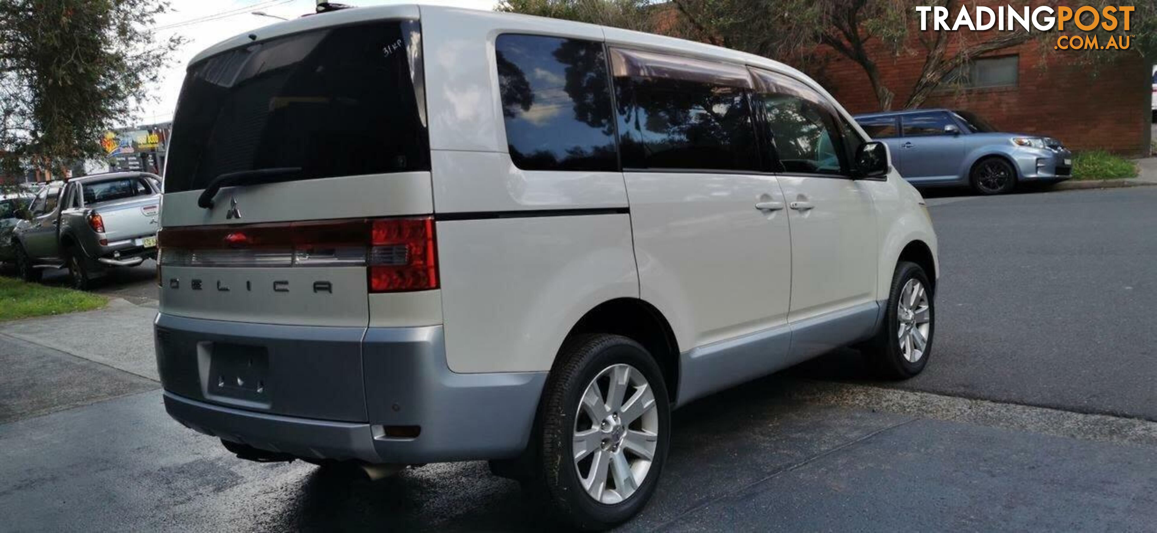 2009 MITSUBISHI DELICA D:5  -