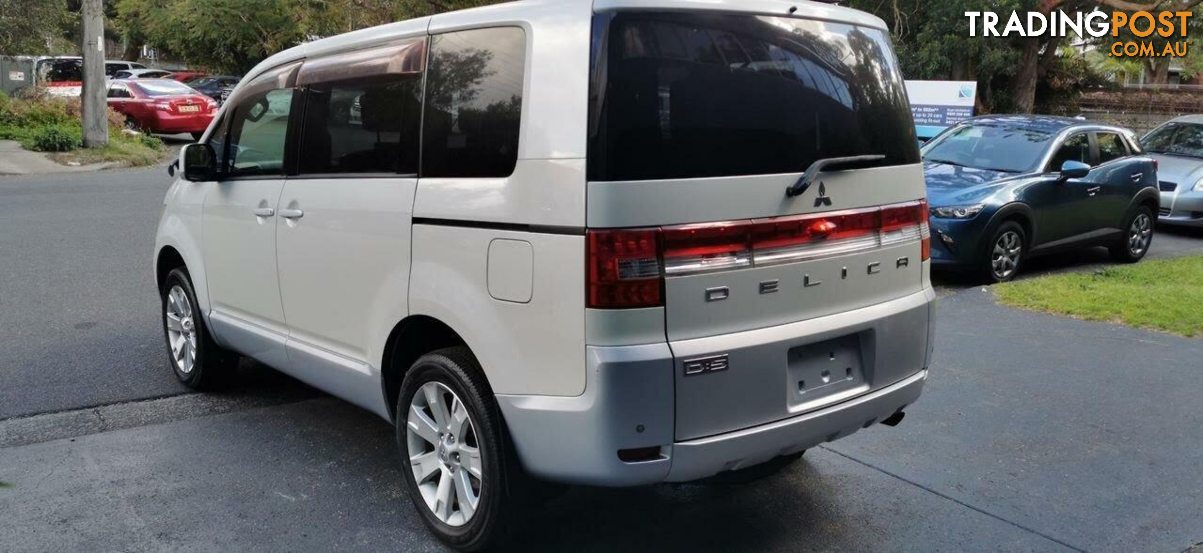 2009 MITSUBISHI DELICA D:5  -