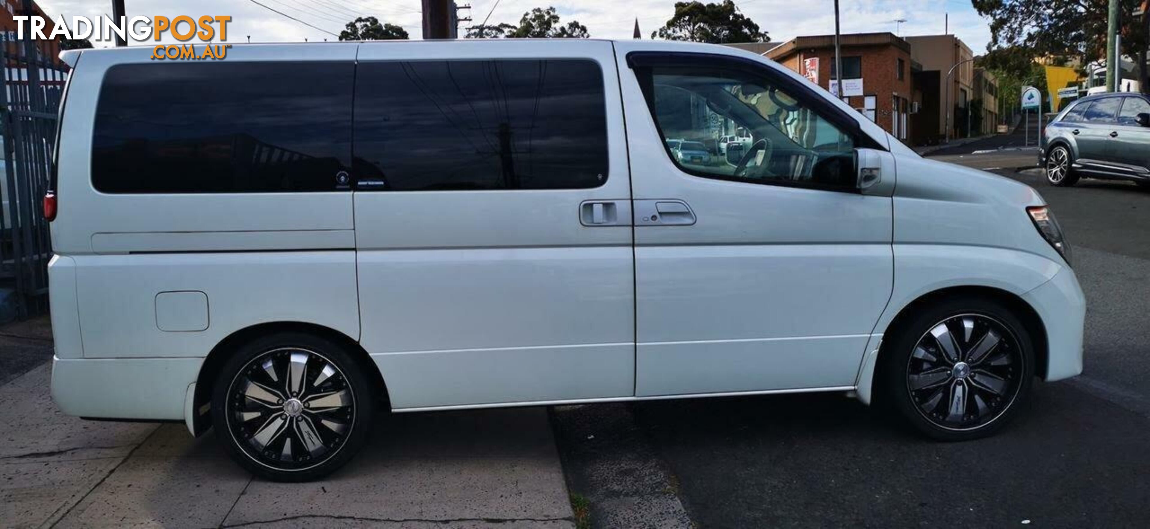 2005 NISSAN ELGRAND (NO BADGE)  -