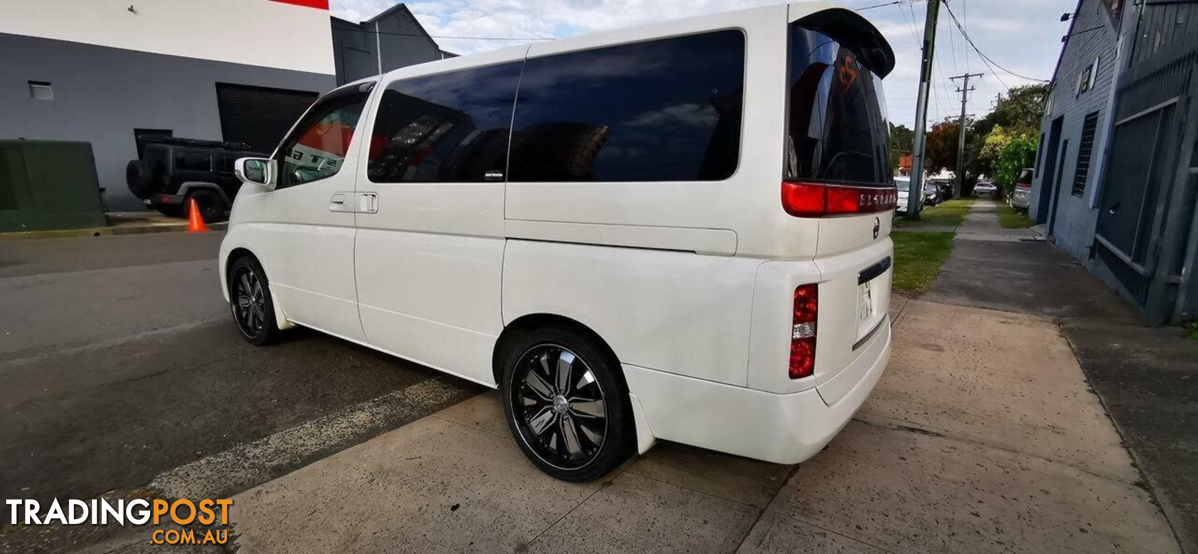 2005 NISSAN ELGRAND (NO BADGE)  -