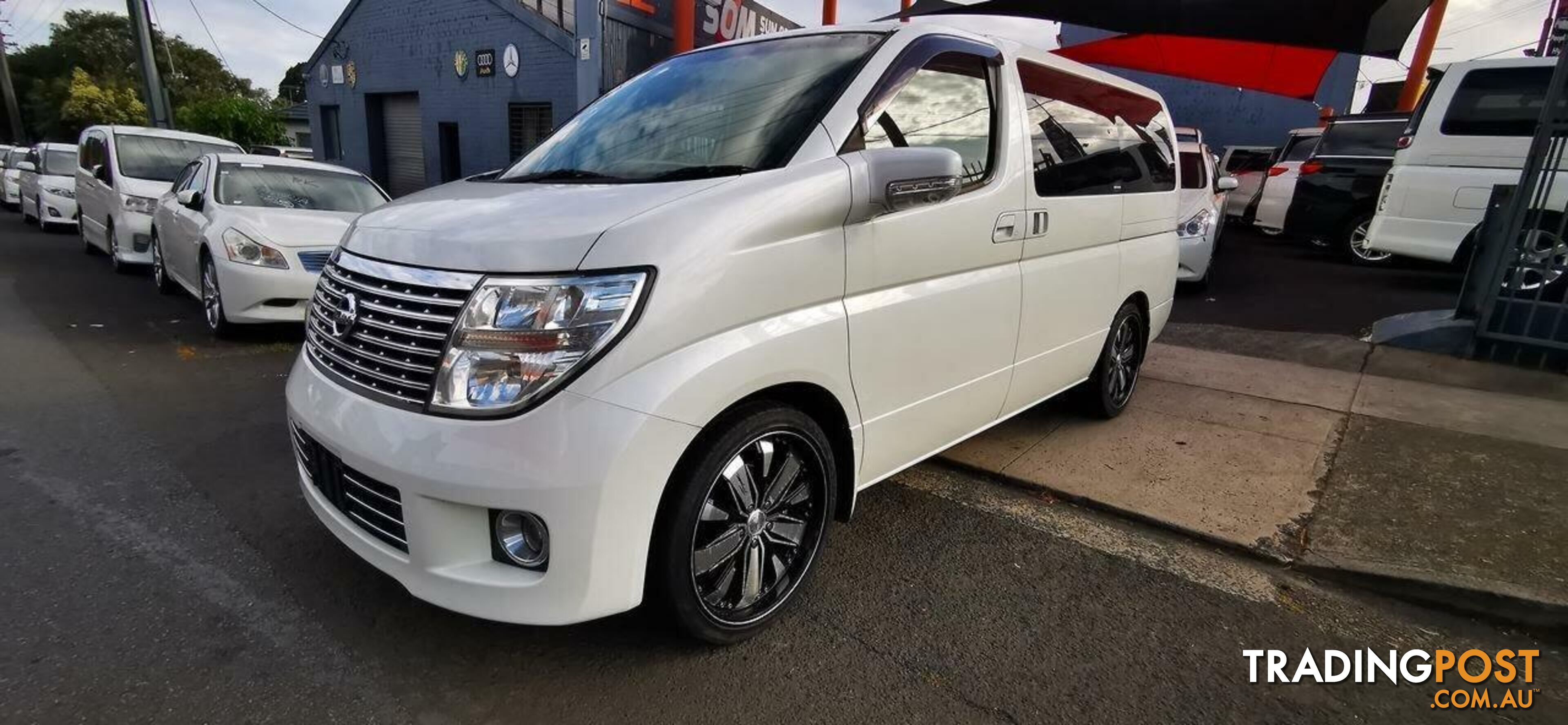 2005 NISSAN ELGRAND (NO BADGE)  -