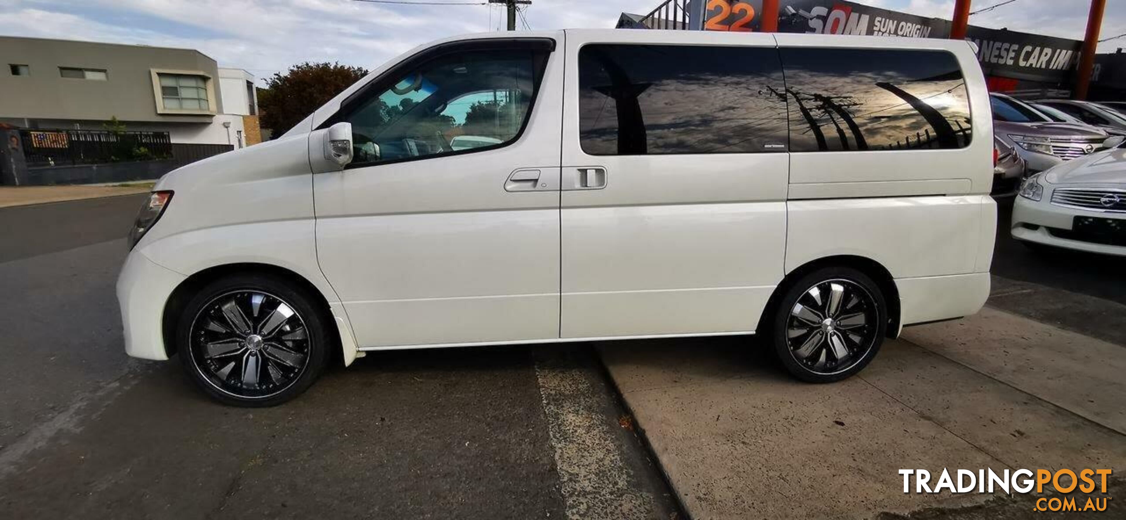 2005 NISSAN ELGRAND (NO BADGE)  -