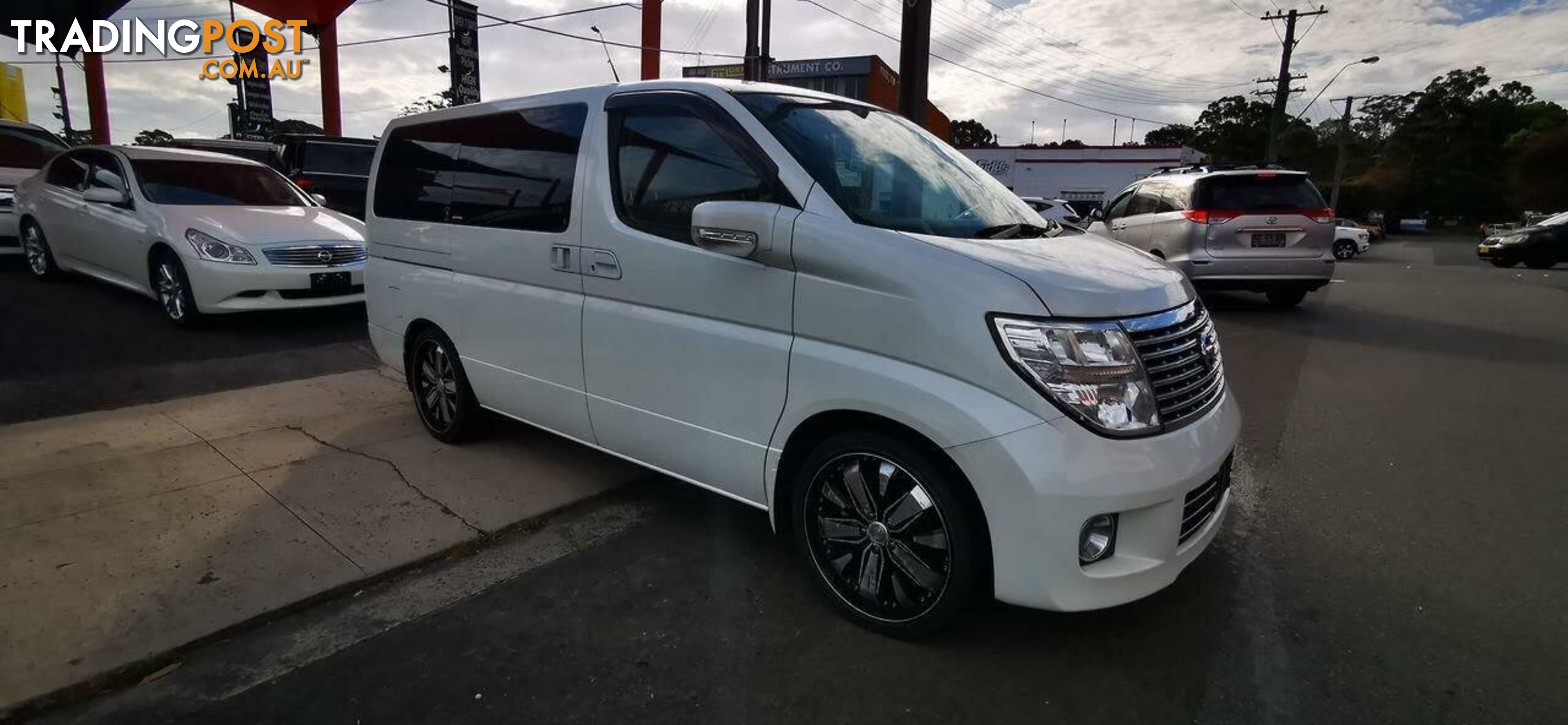 2005 NISSAN ELGRAND (NO BADGE)  -