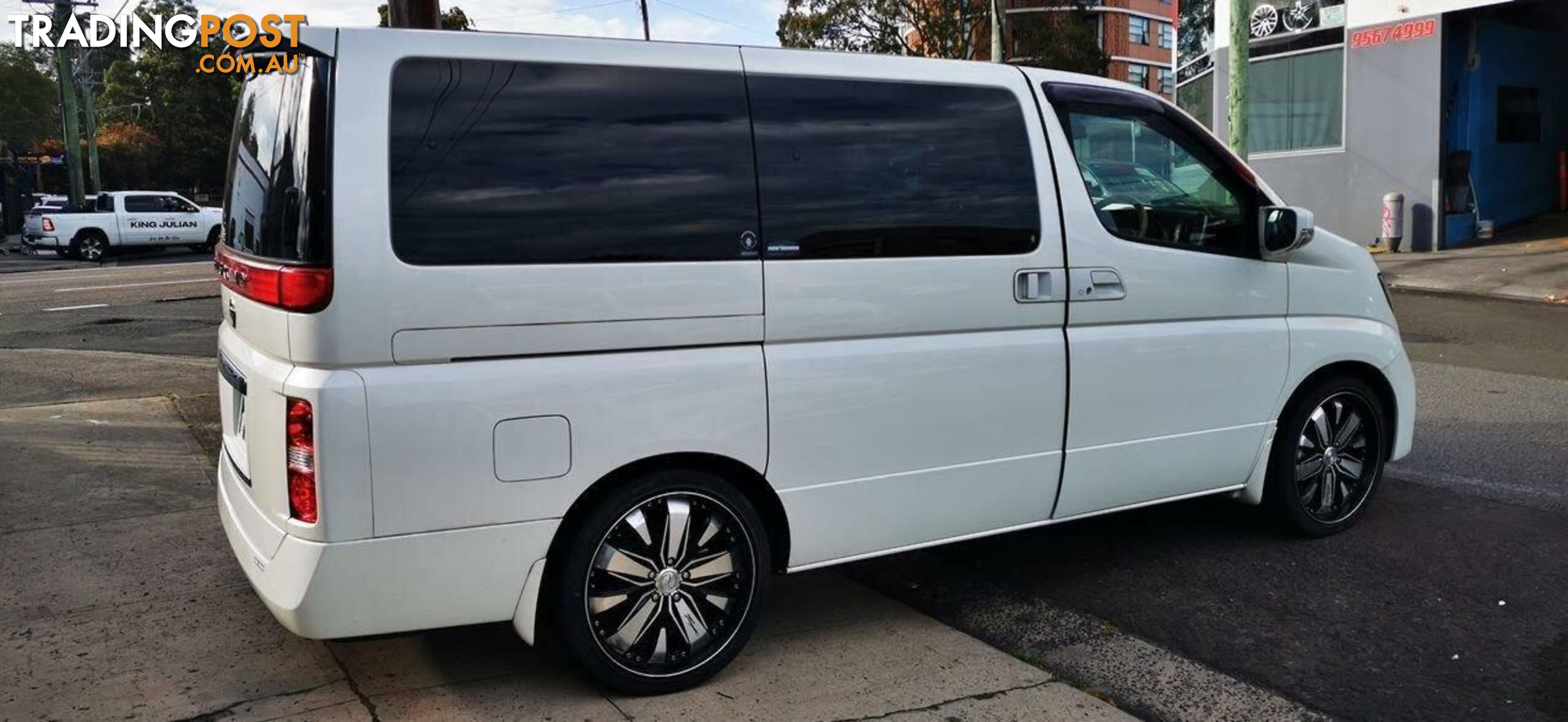 2005 NISSAN ELGRAND (NO BADGE)  -