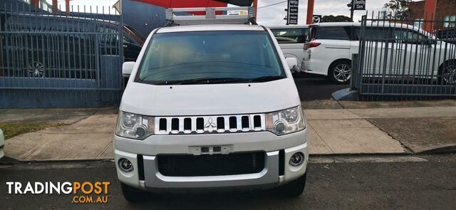 2010 MITSUBISHI DELICA D:5  -