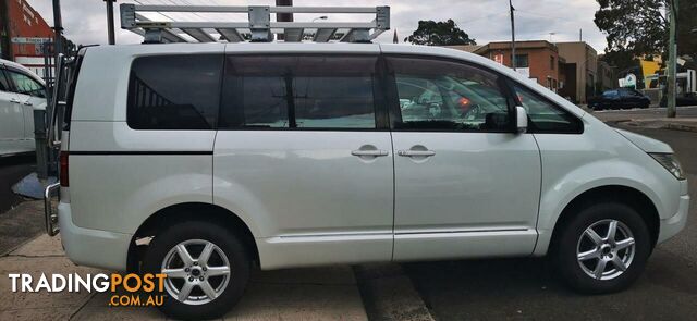 2010 MITSUBISHI DELICA D:5  -