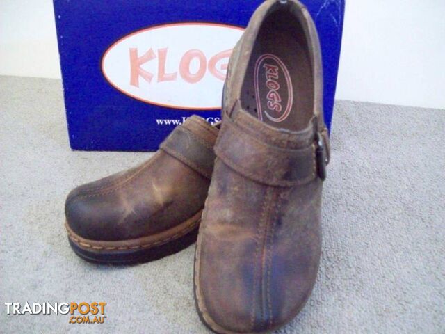 New Womens Morgan Closed Back Klogs-Distressed Leather - Size 7 W - photo 4 of 5