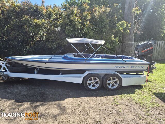 ZD Spectra Outboard Ski Boat
