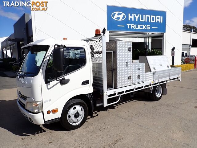 2013 Hino Dutro 300 SERVICE TRUCK