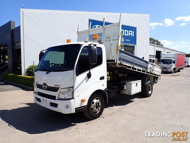 2015 Hino Dutro 917 TIPPER