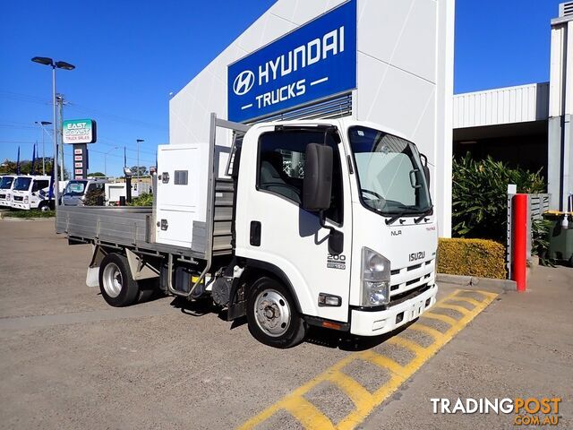 2014 Isuzu NLR 200 TRAYTOP