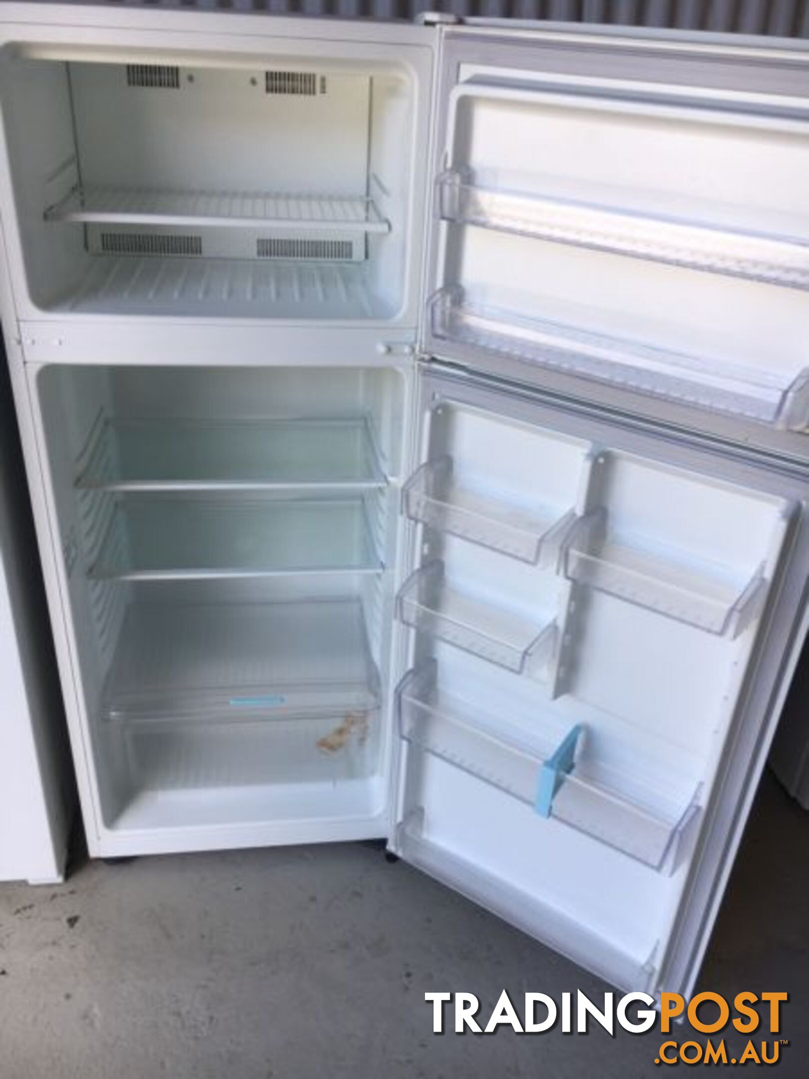 390l Simpson fridge freezer DELIVERY WARRANTY