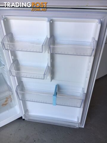 390l Simpson fridge freezer DELIVERY WARRANTY