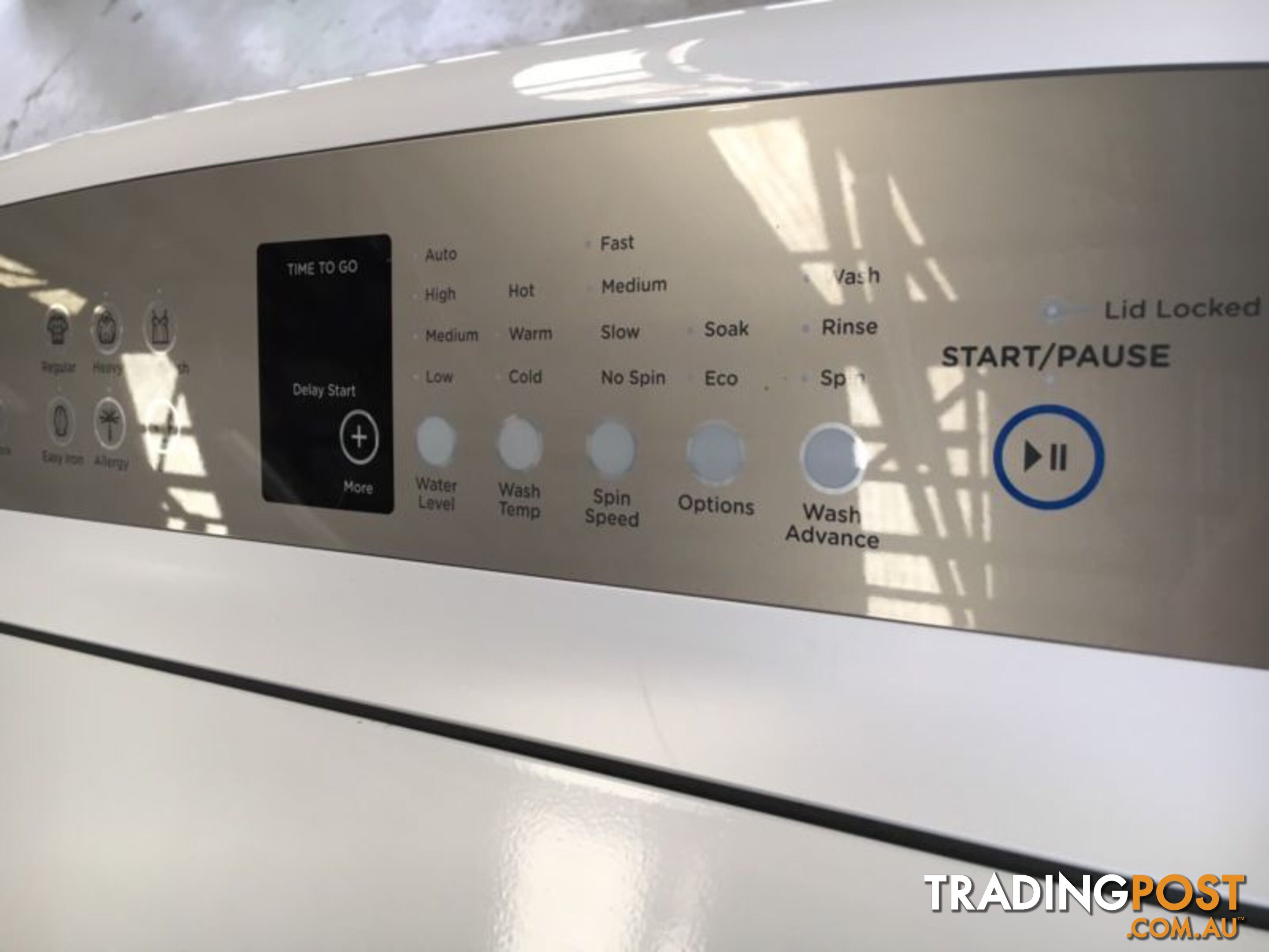 Late model 10.0kg Fisher&Paykel washing machine