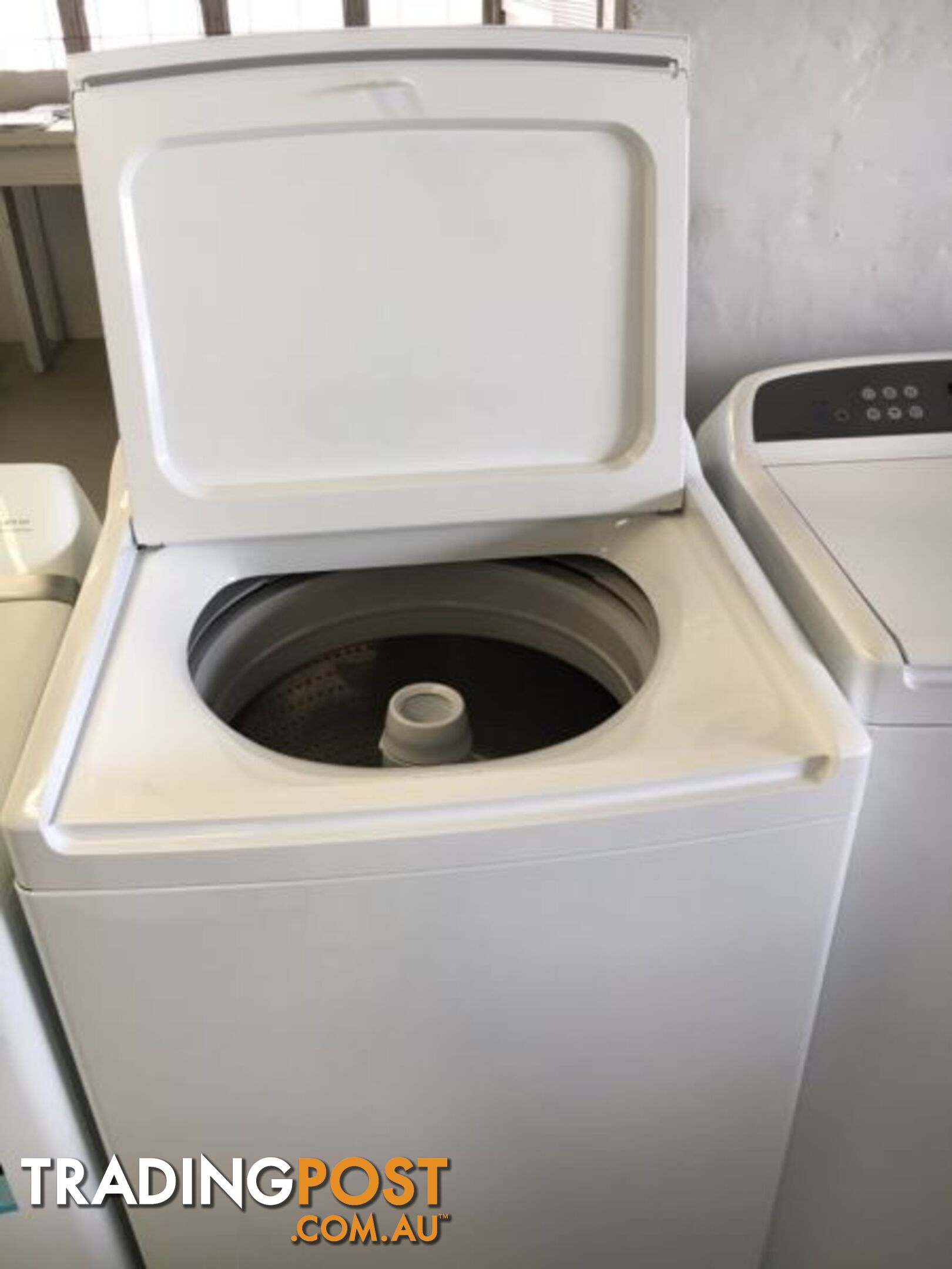 Late model 10.0kg Fisher&Paykel washing machine