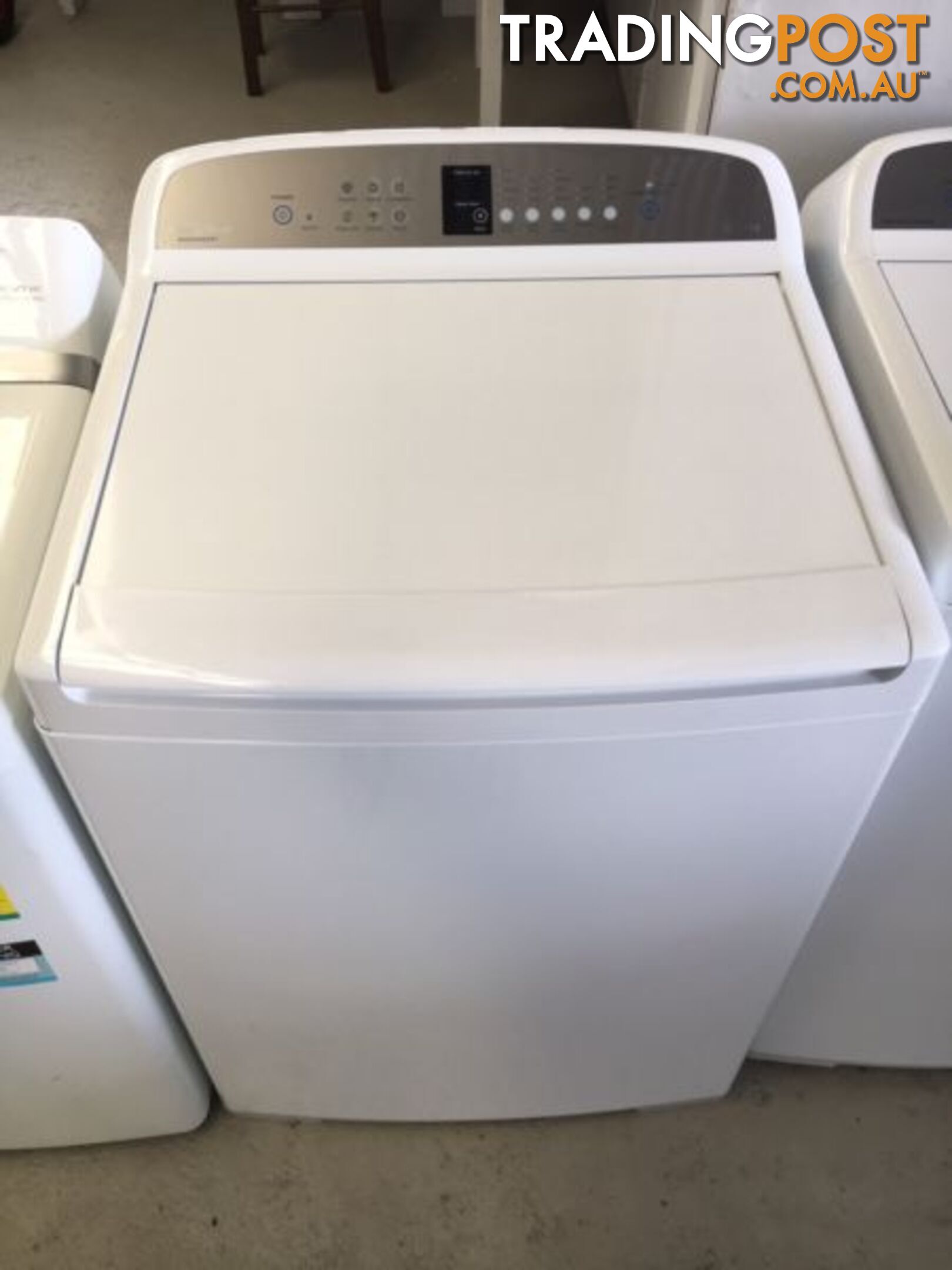 Late model 10.0kg Fisher&Paykel washing machine