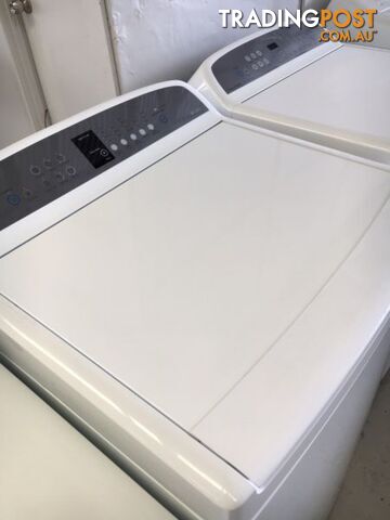 Late model 10.0kg Fisher&Paykel washing machine