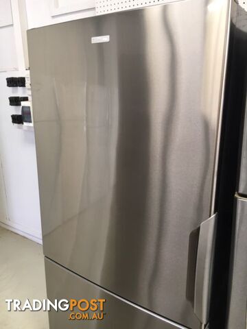 Beautiful 510l Electrolux fridge freezer DELIVERY WARRANTY