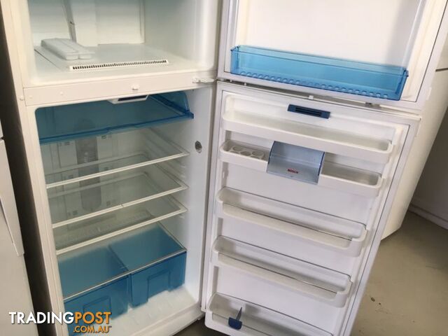 467l Bosch fridge freezer DELIVERY WARRANTY