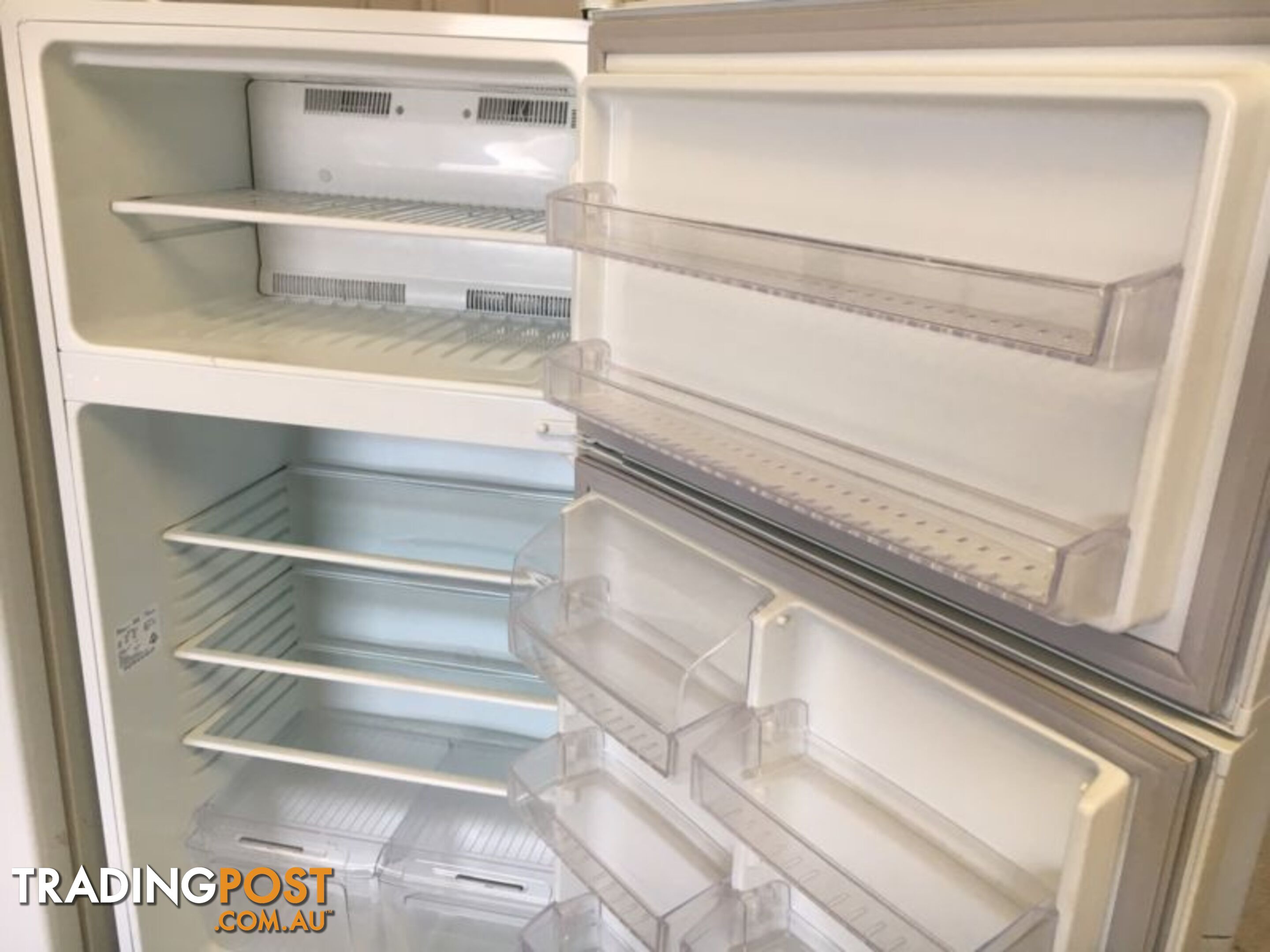 520l Kelvinator fridge freezer