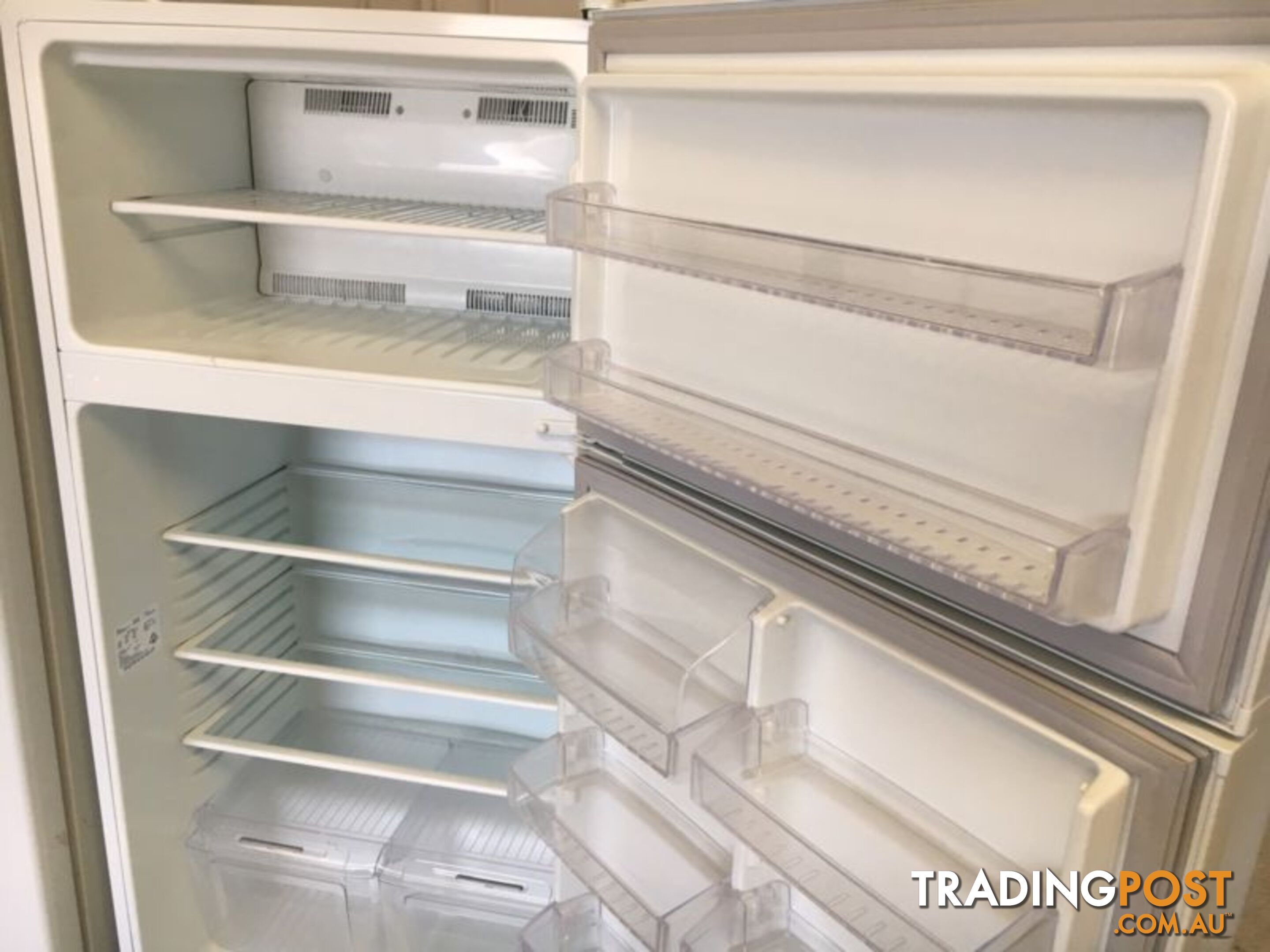 520l Kelvinator fridge freezer