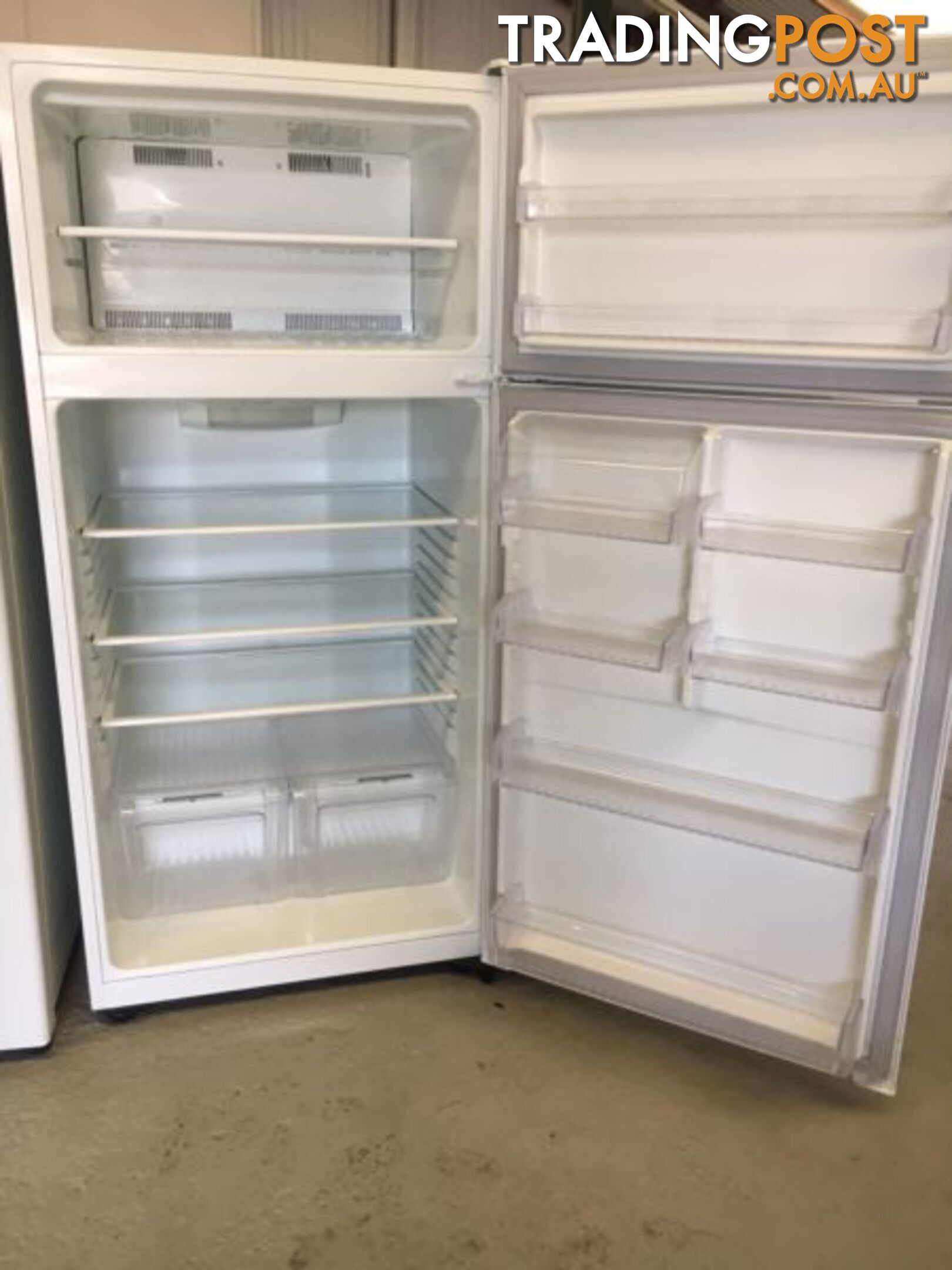 520l Kelvinator fridge freezer