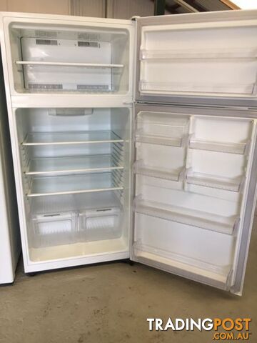 520l Kelvinator fridge freezer