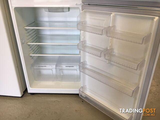 520l Kelvinator fridge freezer