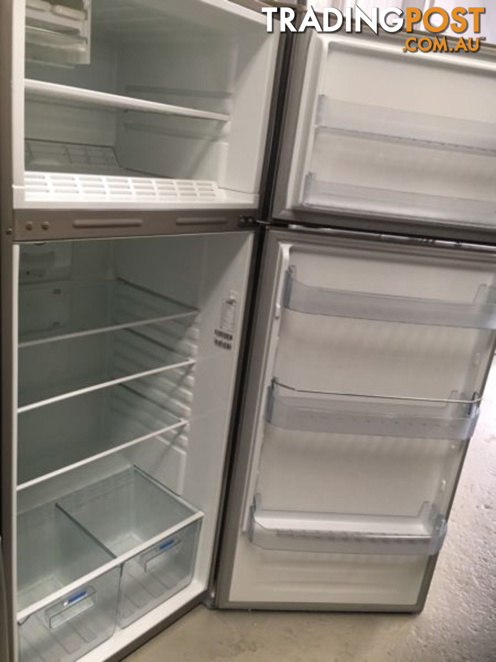 460l Hisense fridge freezer DELIVERY WARRANTY