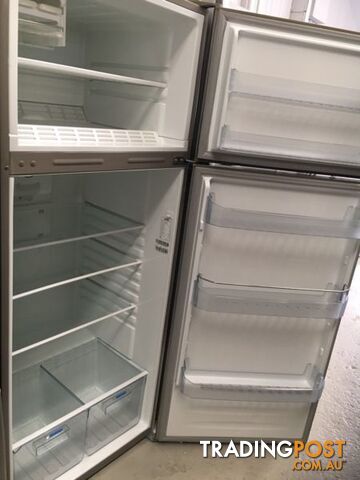 460l Hisense fridge freezer DELIVERY WARRANTY