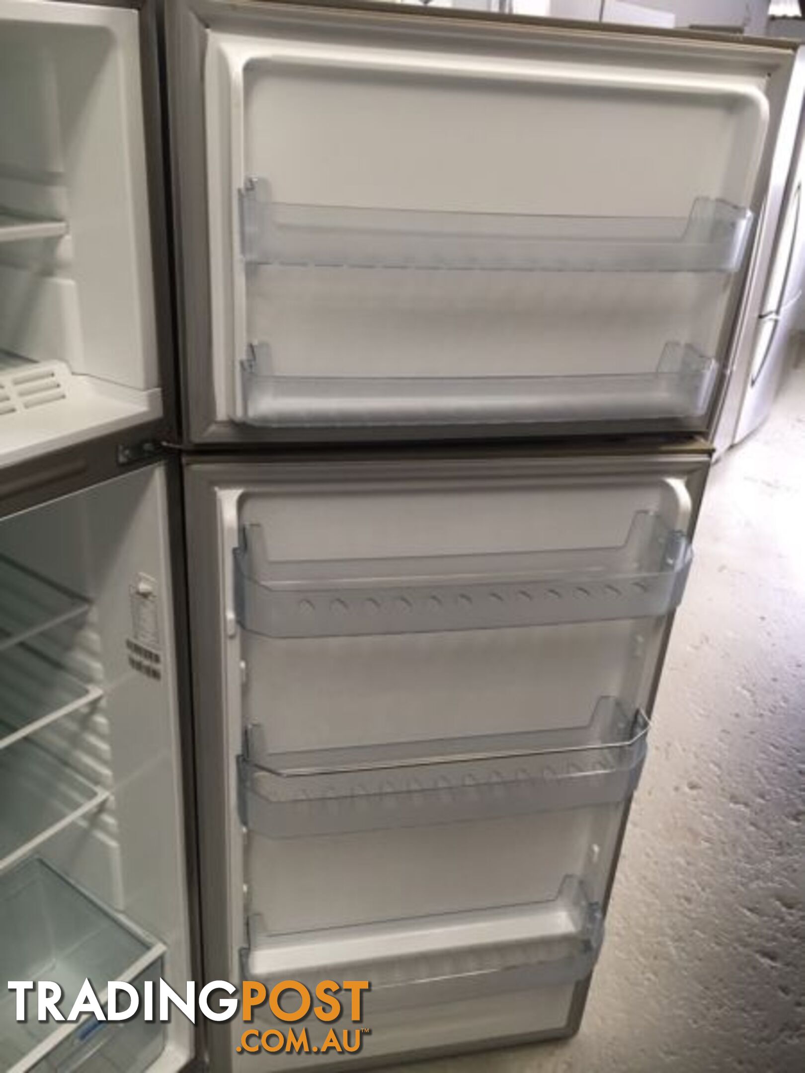 460l Hisense fridge freezer DELIVERY WARRANTY