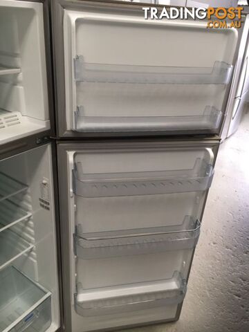 460l Hisense fridge freezer DELIVERY WARRANTY